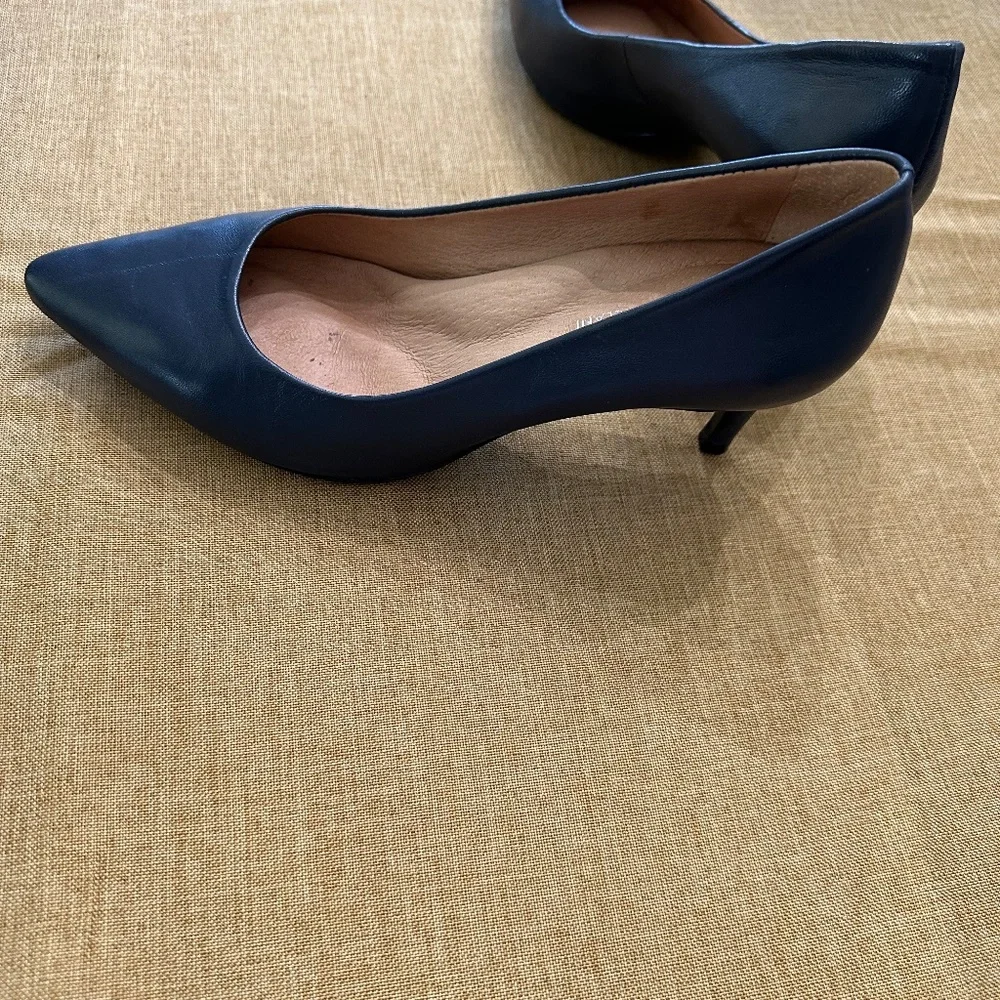Antonio Melani Elynda Leather Navy Pumps - Picture 3 of 7